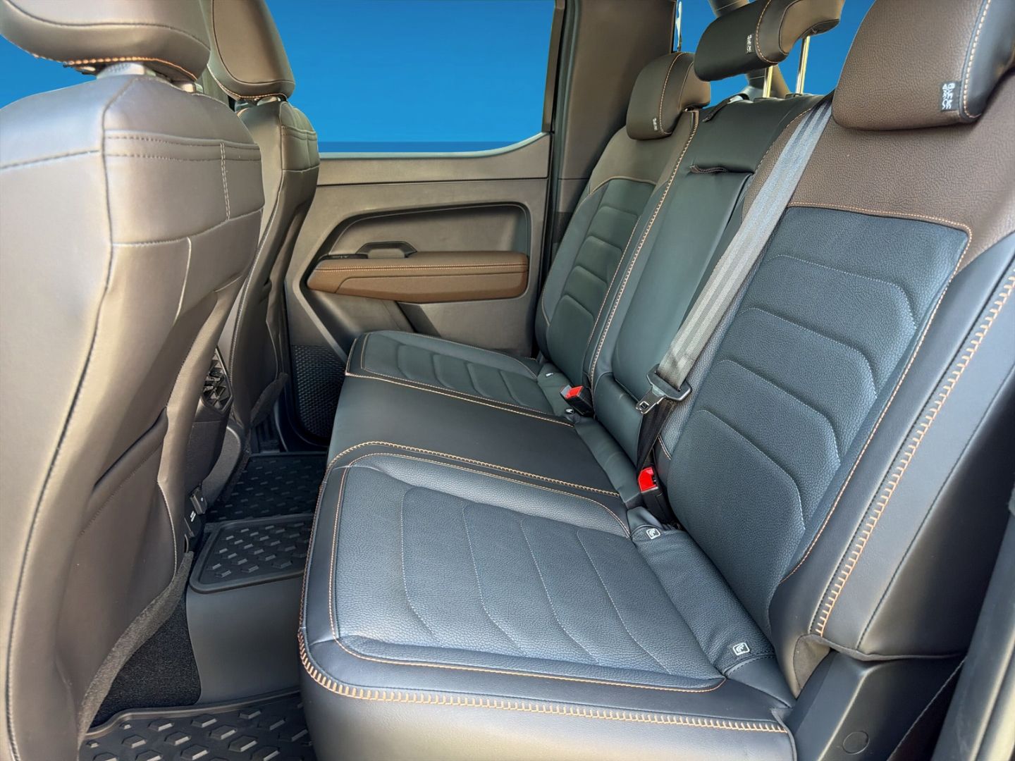 Fahrzeug 13 Fahrzeugabbildung Volkswagen Amarok Doppelkabine 4Motion PanAmericana DC Moto