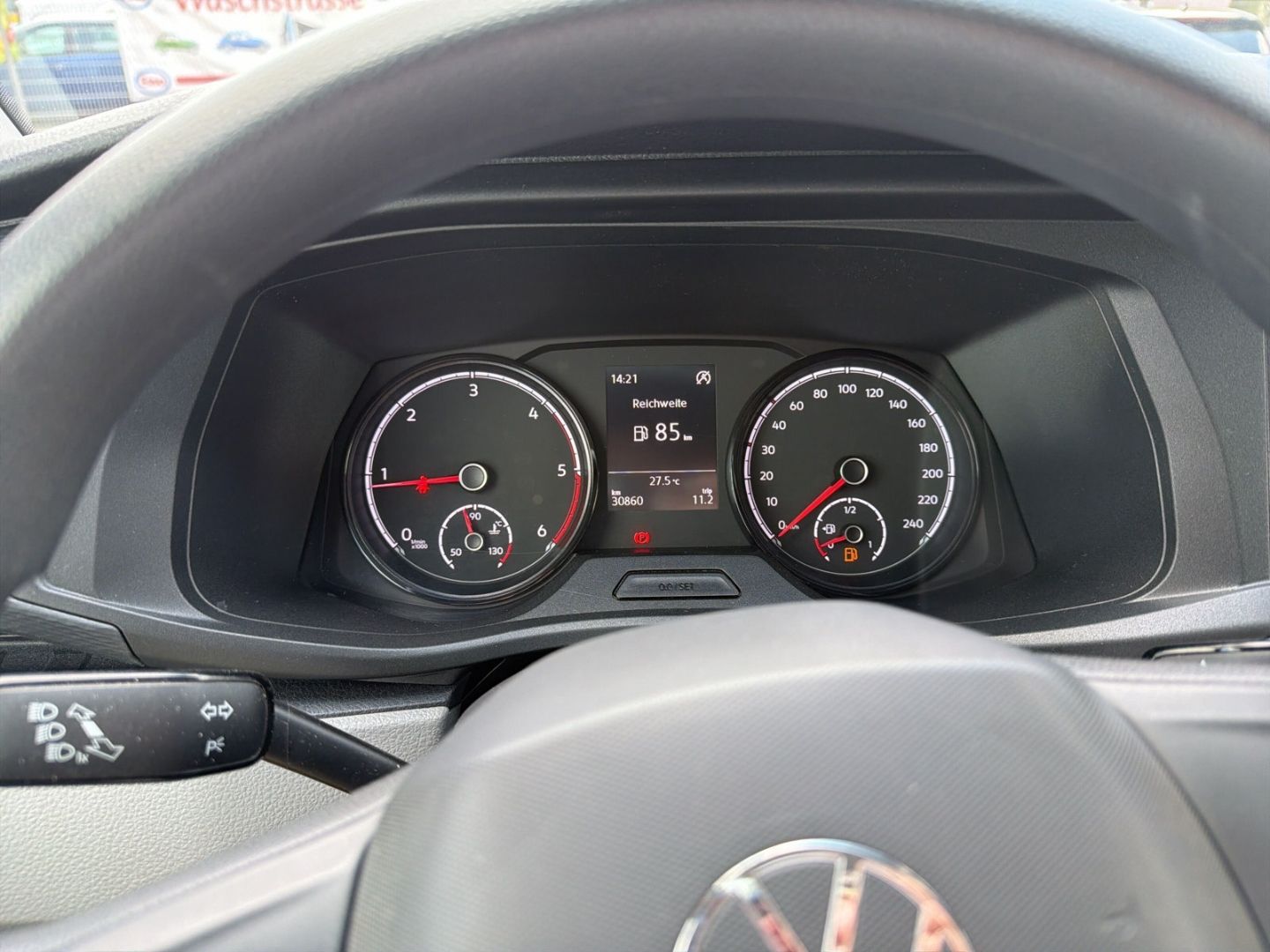 Fahrzeug 18 Fahrzeugabbildung Volkswagen T6.1 Kasten 2.0 TDI L1H1 Rear View AHK Klima