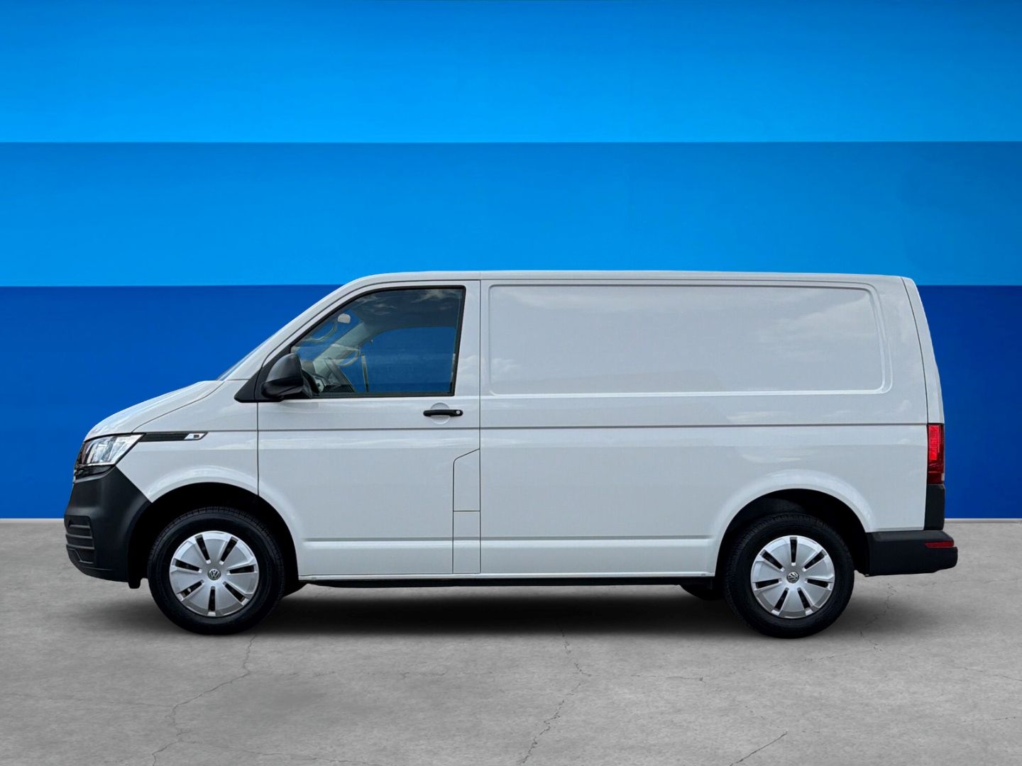 Fahrzeug 4 Fahrzeugabbildung Volkswagen T6.1 Kasten 2.0 TDI L1H1 Rear View AHK Klima