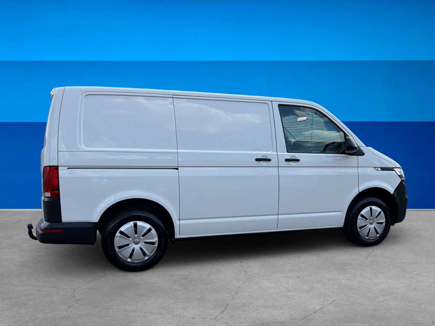 Fahrzeug 6 Fahrzeugabbildung Volkswagen T6.1 Kasten 2.0 TDI L1H1 Rear View AHK Klima