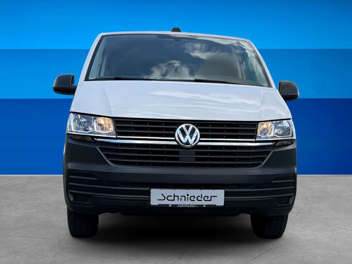 Fahrzeug 8 Fahrzeugabbildung Volkswagen T6.1 Kasten 2.0 TDI L1H1 Rear View AHK Klima