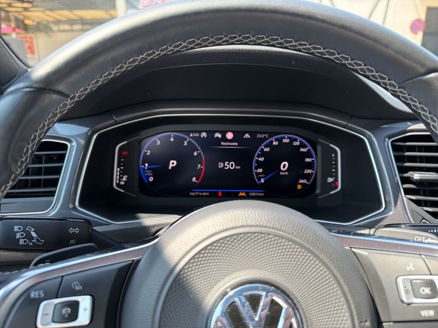 Fahrzeugabbildung Volkswagen T-Roc 1.5 TSI DSG R-Line Sport Rear View Navi