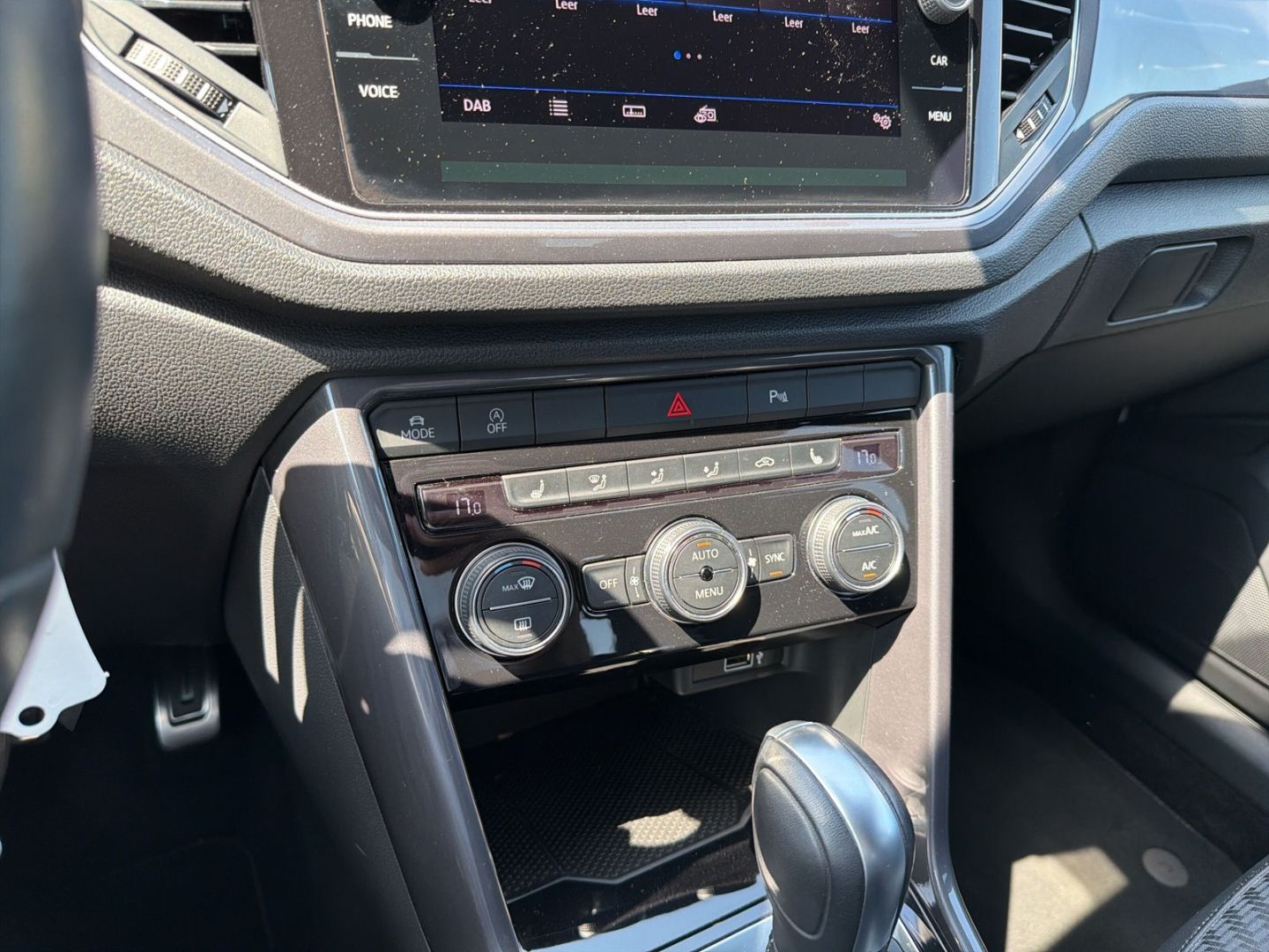 Fahrzeugabbildung Volkswagen T-Roc 1.5 TSI DSG R-Line Sport Rear View Navi