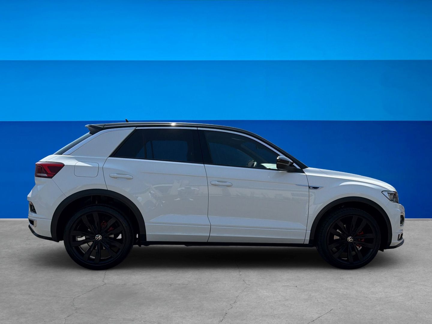 Fahrzeugabbildung Volkswagen T-Roc 1.5 TSI DSG R-Line Sport Rear View Navi