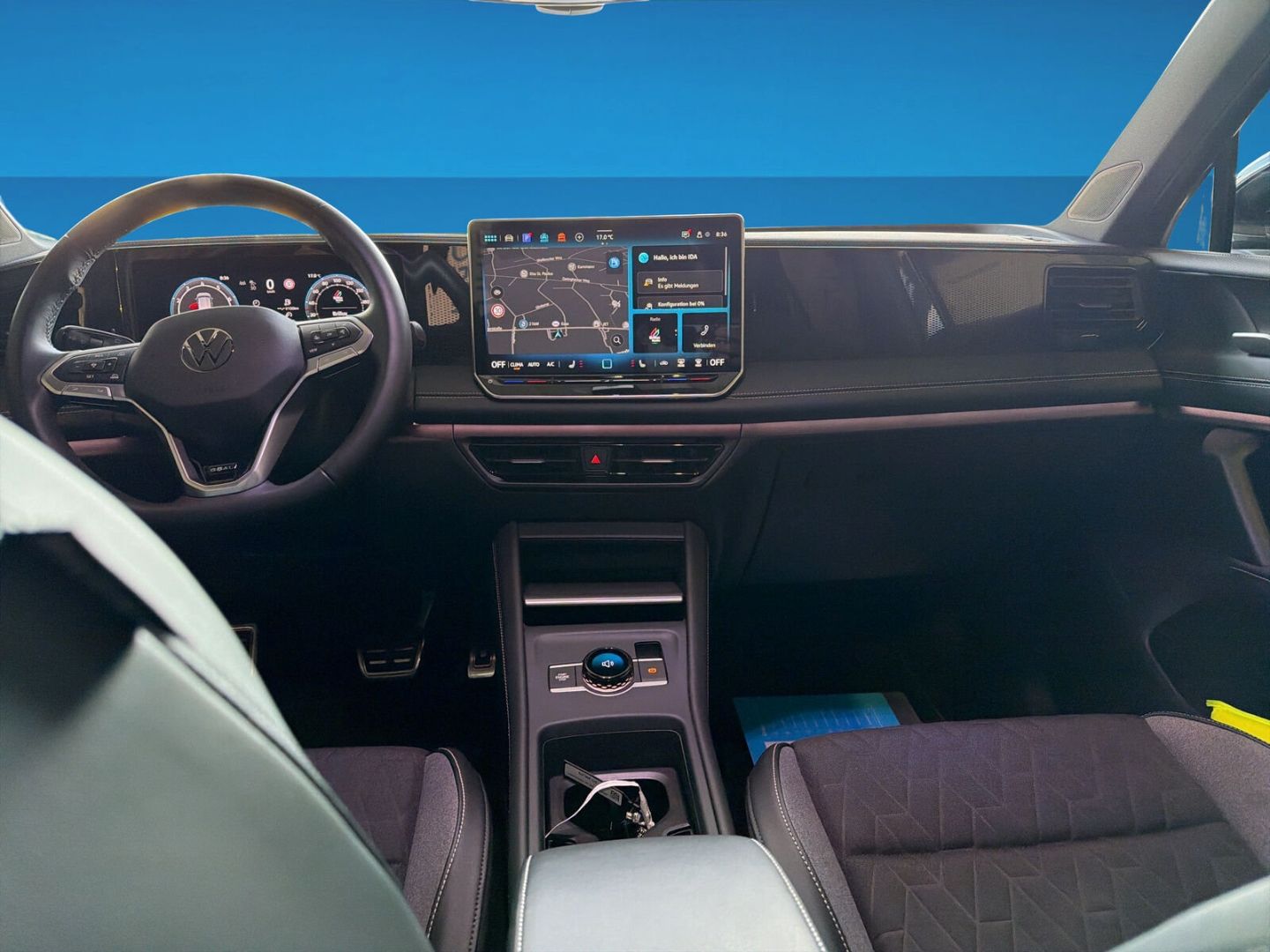 Fahrzeug 14 Fahrzeugabbildung Volkswagen Tiguan 1.5 eTSI Goal AHK IQ.LIGHT Rear View - mit KI generiert/bearbeitet