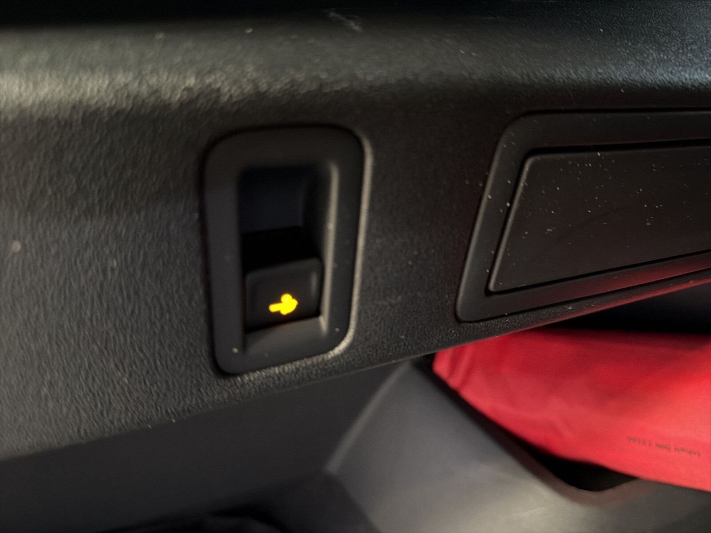 Fahrzeug 17 Fahrzeugabbildung Volkswagen Tiguan 1.5 eTSI Goal AHK IQ.LIGHT Rear View - mit KI generiert/bearbeitet