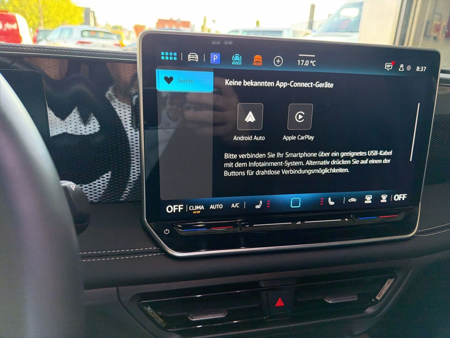 Fahrzeug 22 Fahrzeugabbildung Volkswagen Tiguan 1.5 eTSI Goal AHK IQ.LIGHT Rear View - mit KI generiert/bearbeitet