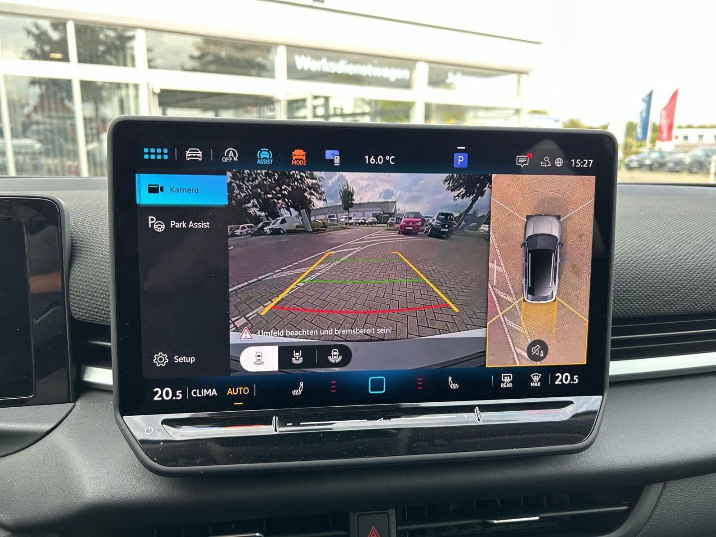 Fahrzeug 16 Fahrzeugabbildung Volkswagen T-Roc 1.5 eTSI 85 kW Style HUD AHK-el. klappb. N - mit KI generiert/bearbeitet