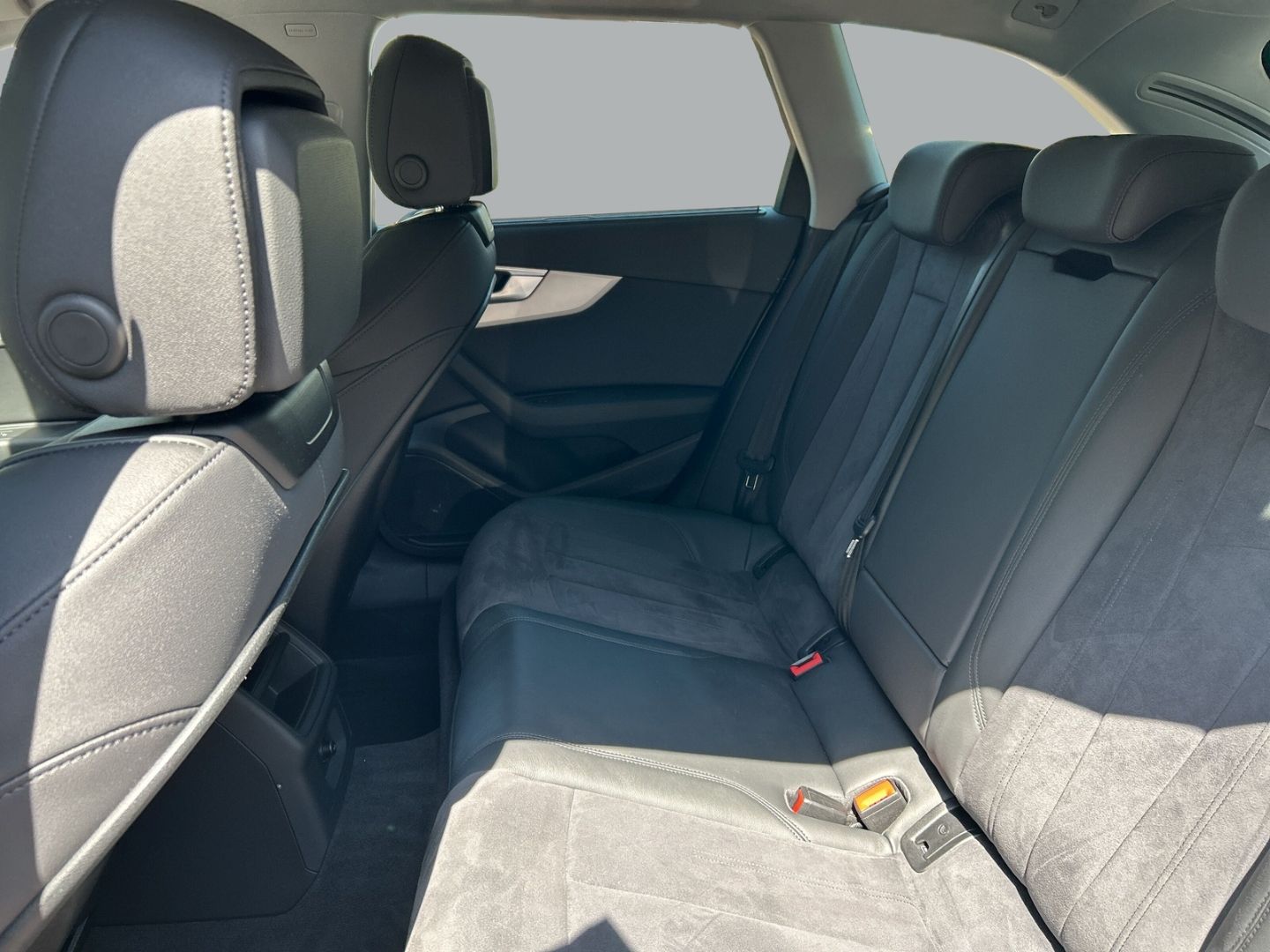 Fahrzeugabbildung Audi A4 2.0 Avant 35 TFSI advanced