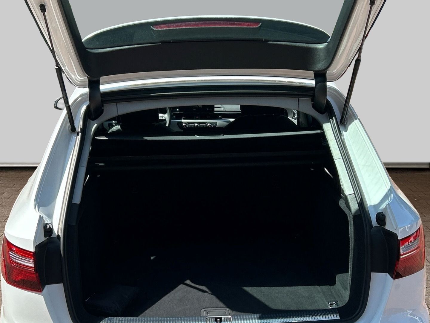 Fahrzeugabbildung Audi A4 2.0 Avant 35 TFSI advanced