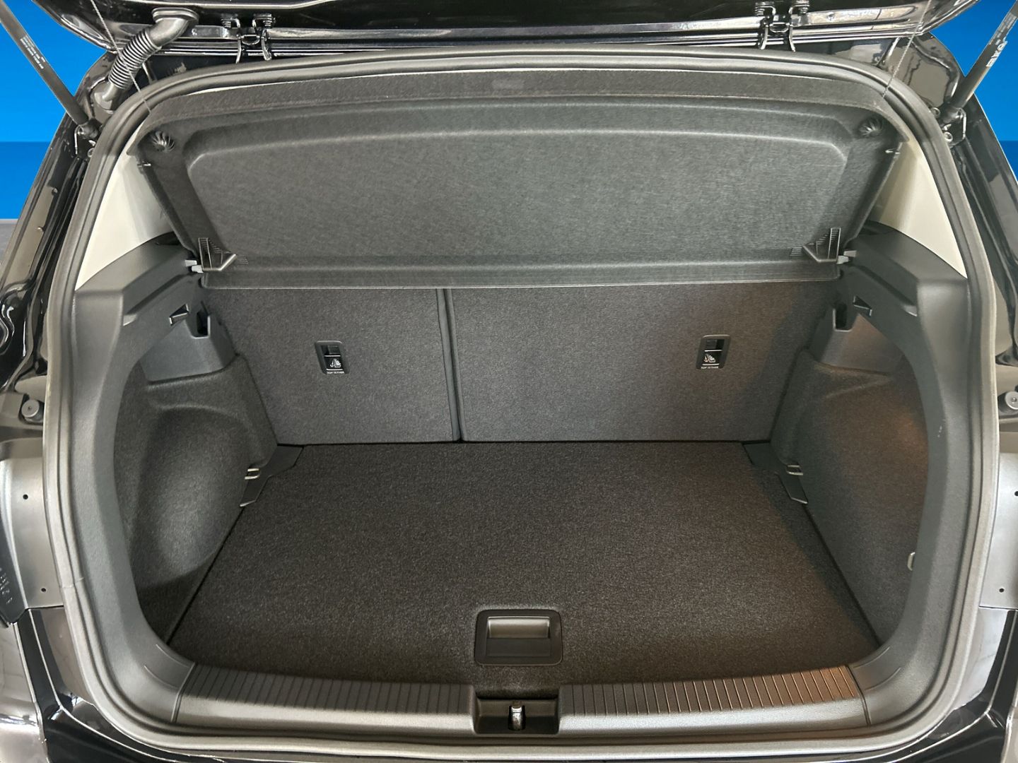 Fahrzeugabbildung Volkswagen T-Cross Style 1.0l TSI IQ.LIGHT AHK TRAVEL COMFO