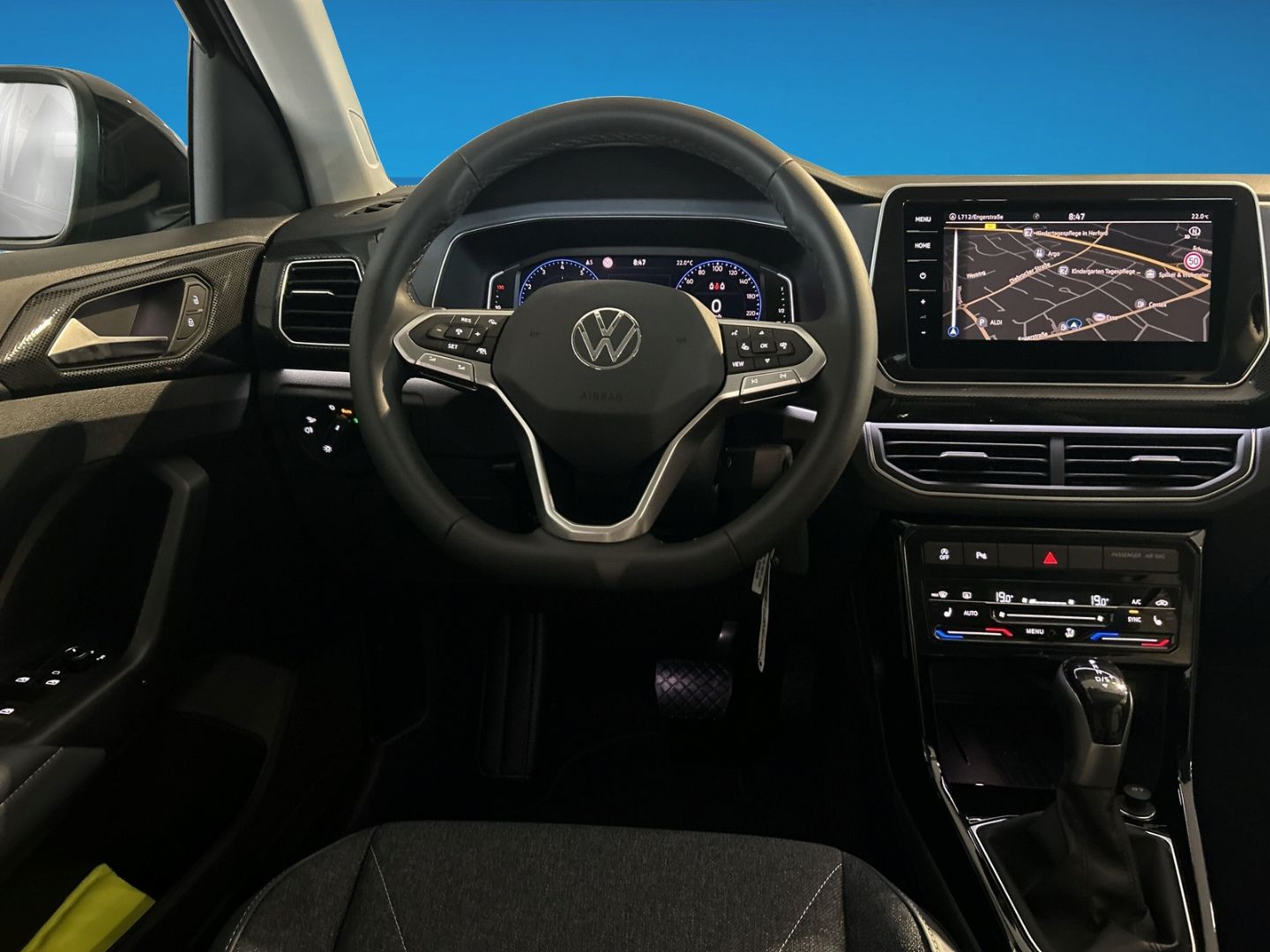 Fahrzeugabbildung Volkswagen T-Cross Style 1.0l TSI IQ.LIGHT AHK TRAVEL COMFO