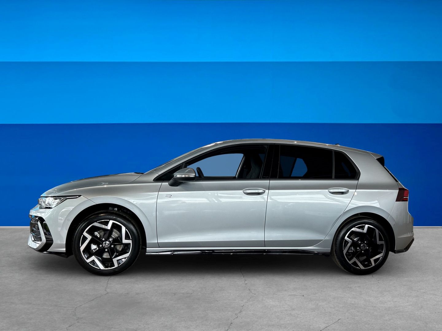 Fahrzeug 4 Fahrzeugabbildung Volkswagen Golf R-Line 1,5 l eTSI PANO BUSINESS PREMIUM REA - mit KI generiert/bearbeitet