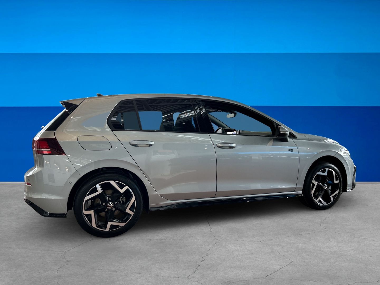 Fahrzeug 6 Fahrzeugabbildung Volkswagen Golf R-Line 1,5 l eTSI PANO BUSINESS PREMIUM REA - mit KI generiert/bearbeitet
