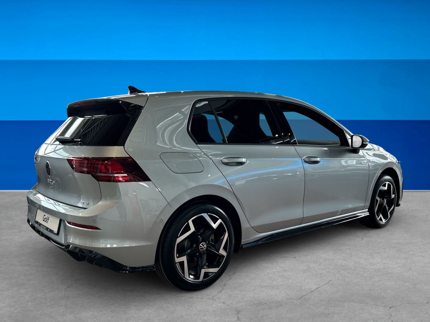 Fahrzeug 7 Fahrzeugabbildung Volkswagen Golf R-Line 1,5 l eTSI PANO BUSINESS PREMIUM REA - mit KI generiert/bearbeitet