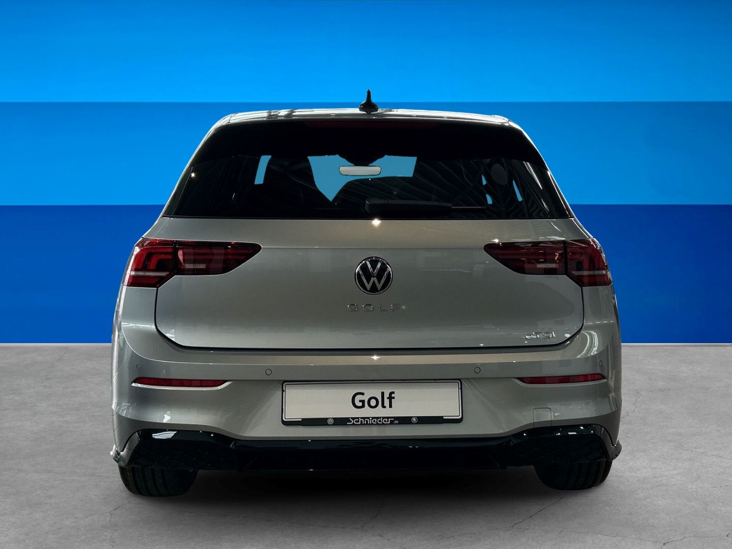 Fahrzeug 9 Fahrzeugabbildung Volkswagen Golf R-Line 1,5 l eTSI PANO BUSINESS PREMIUM REA - mit KI generiert/bearbeitet