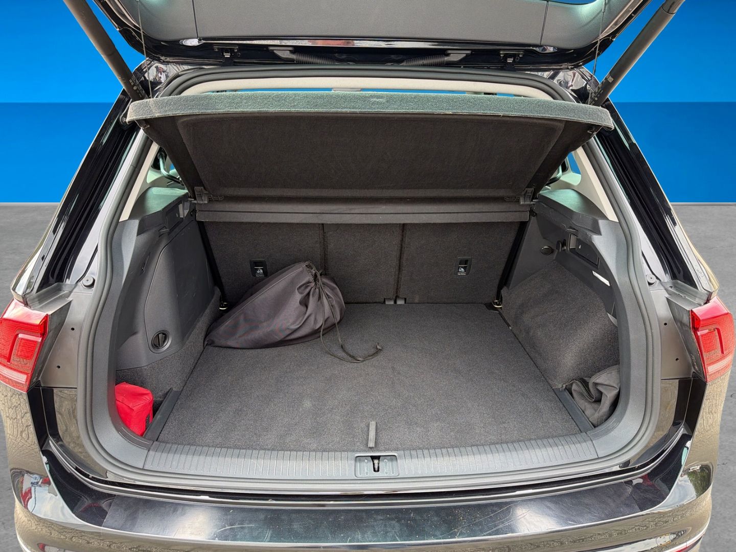 Fahrzeugabbildung Volkswagen Tiguan 1.4 TSI eHybrid Life Area View Pano AHK