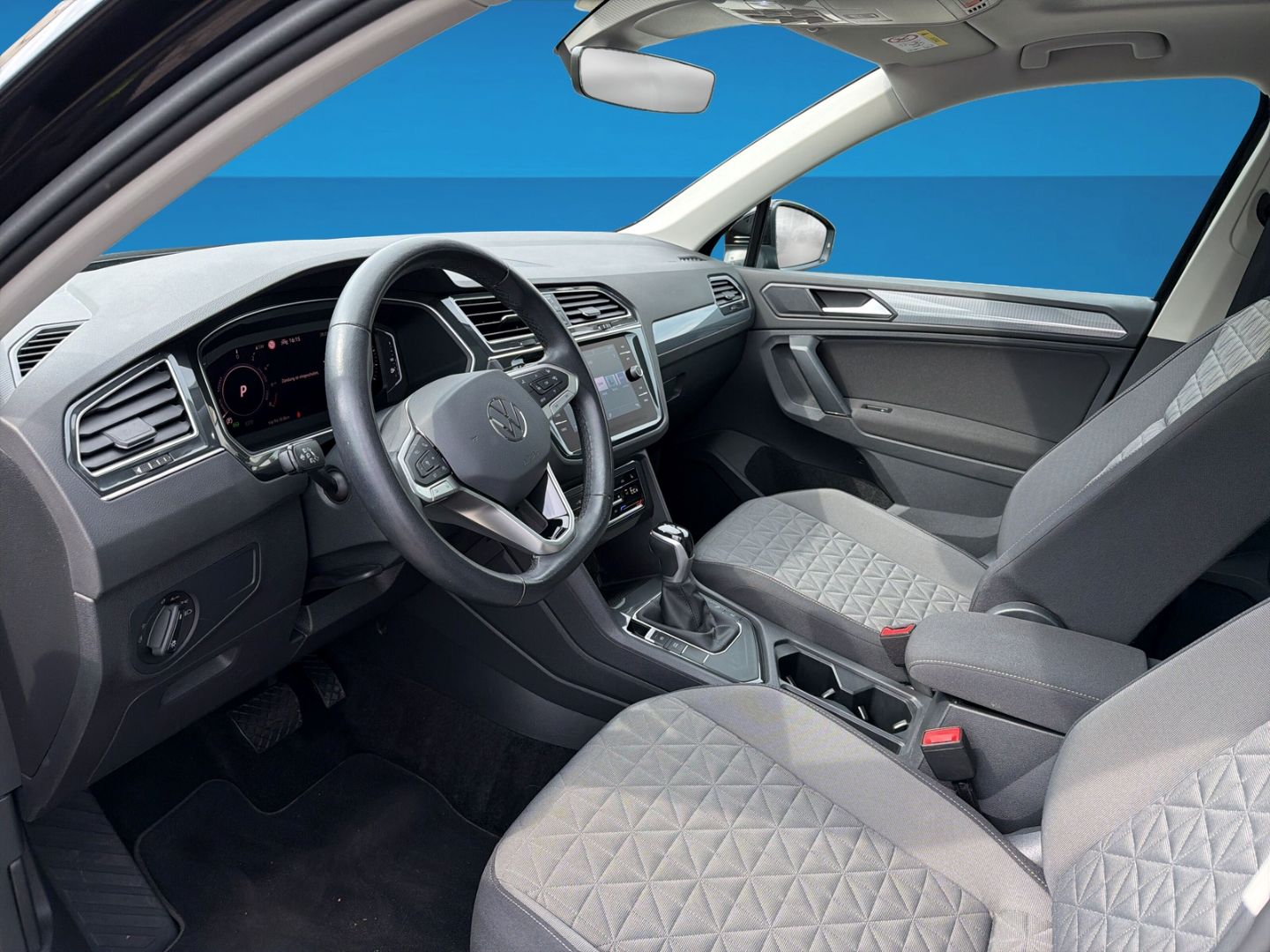Fahrzeugabbildung Volkswagen Tiguan 1.4 TSI eHybrid Life Area View Pano AHK