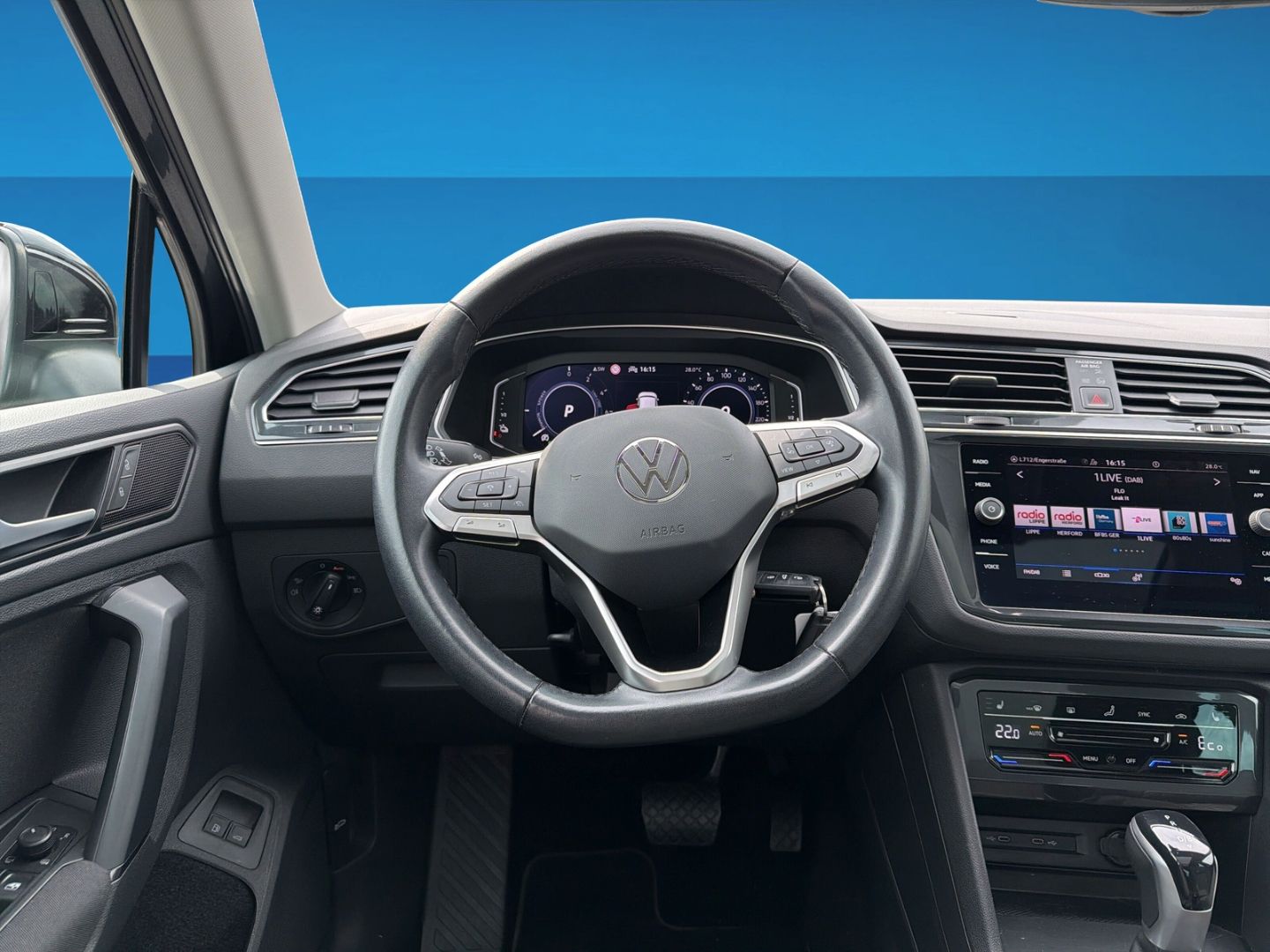 Fahrzeugabbildung Volkswagen Tiguan 1.4 TSI eHybrid Life Area View Pano AHK