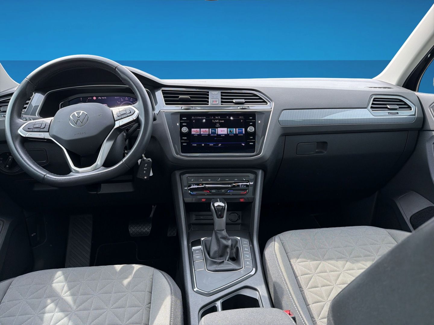 Fahrzeugabbildung Volkswagen Tiguan 1.4 TSI eHybrid Life Area View Pano AHK
