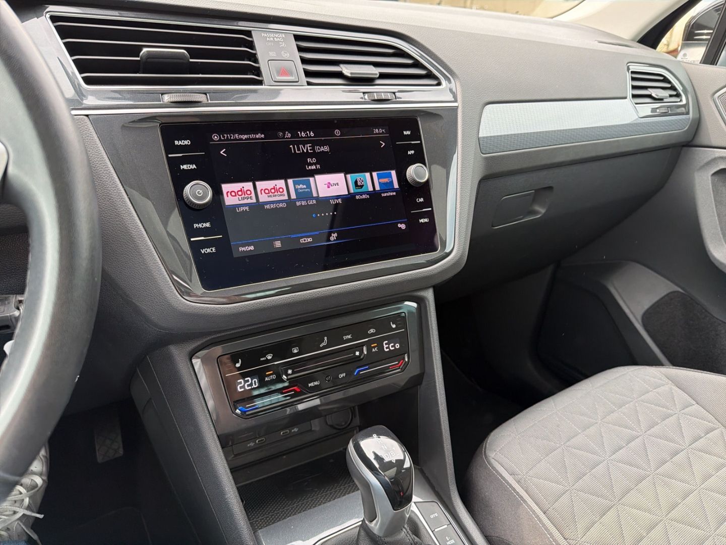 Fahrzeugabbildung Volkswagen Tiguan 1.4 TSI eHybrid Life Area View Pano AHK