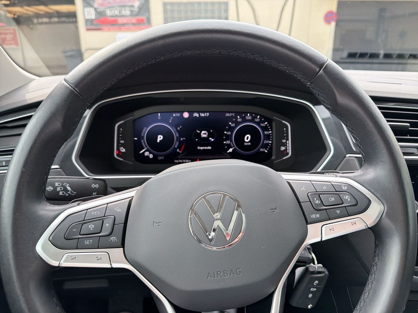Fahrzeugabbildung Volkswagen Tiguan 1.4 TSI eHybrid Life Area View Pano AHK