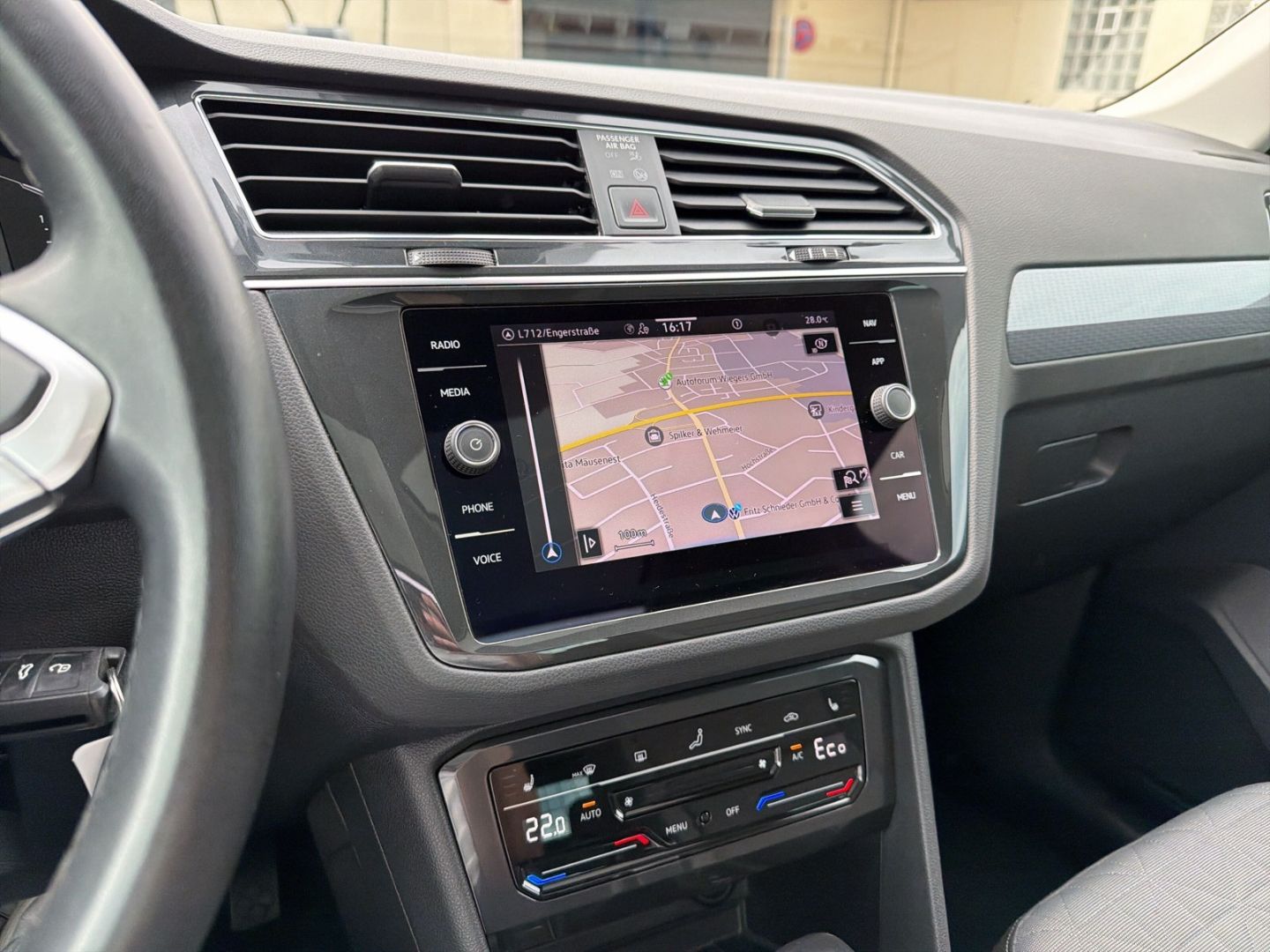 Fahrzeugabbildung Volkswagen Tiguan 1.4 TSI eHybrid Life Area View Pano AHK