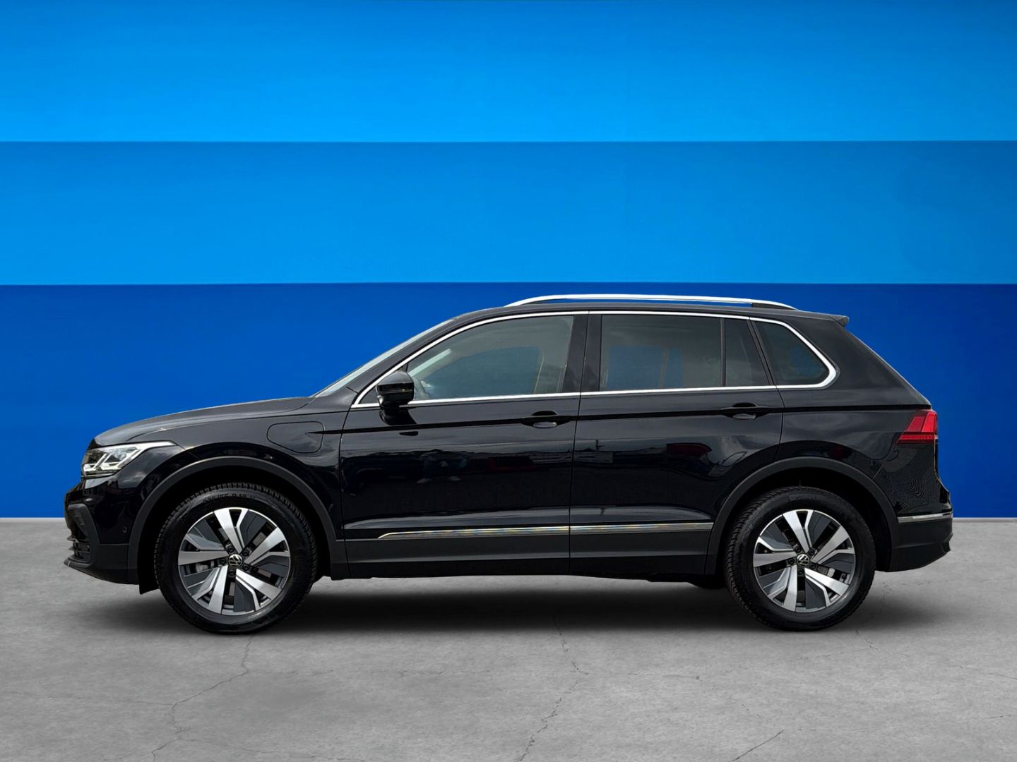 Fahrzeugabbildung Volkswagen Tiguan 1.4 TSI eHybrid Life Area View Pano AHK