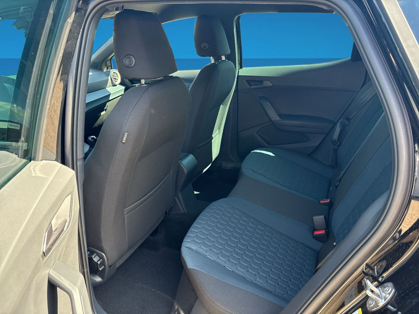Fahrzeug 13 Fahrzeugabbildung SEAT Ibiza 1.0 MPI Style REARCAM SHZ Keyless Full Lin