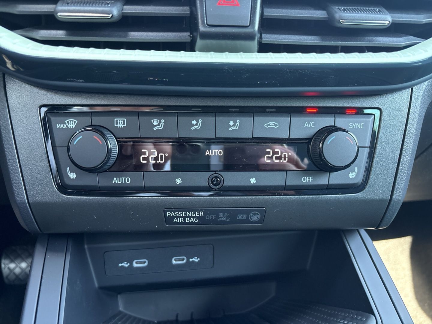 Fahrzeug 18 Fahrzeugabbildung SEAT Ibiza 1.0 MPI Style REARCAM SHZ Keyless Full Lin