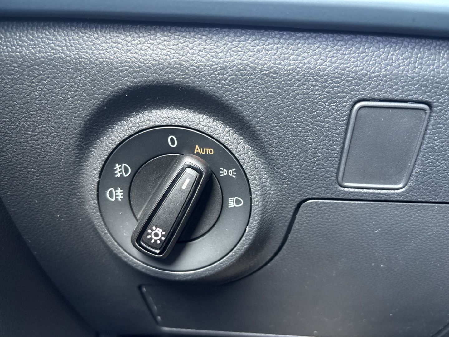 Fahrzeug 21 Fahrzeugabbildung SEAT Ibiza 1.0 MPI Style REARCAM SHZ Keyless Full Lin