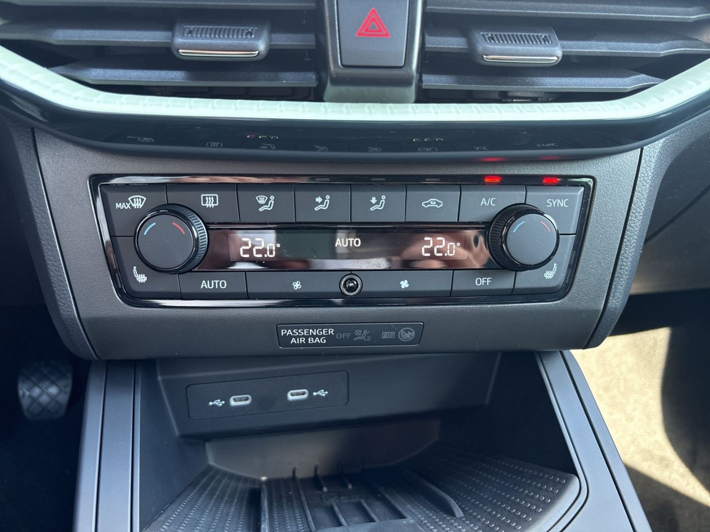 Fahrzeug 18 Fahrzeugabbildung SEAT Ibiza 1.0 MPI Style REARCAM SHZ Keyless Full Lin