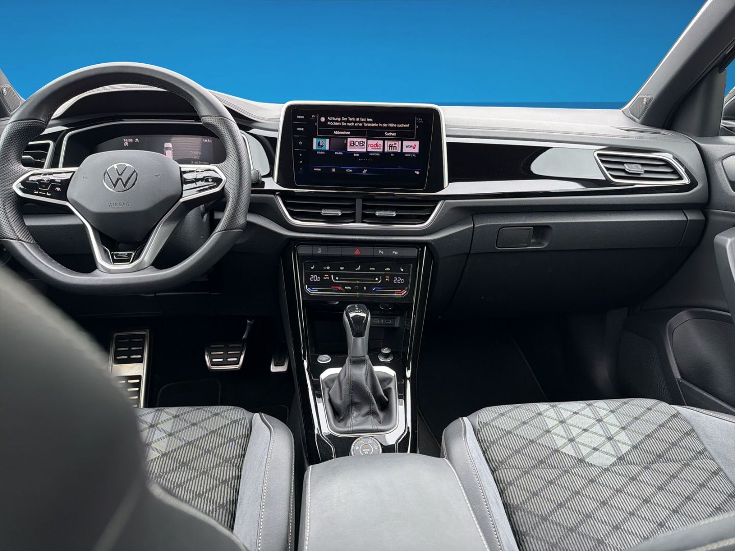 Fahrzeug 14 Fahrzeugabbildung Volkswagen T-Roc 2.0 TSI R-Line 4Motion Beats Matrix Clima