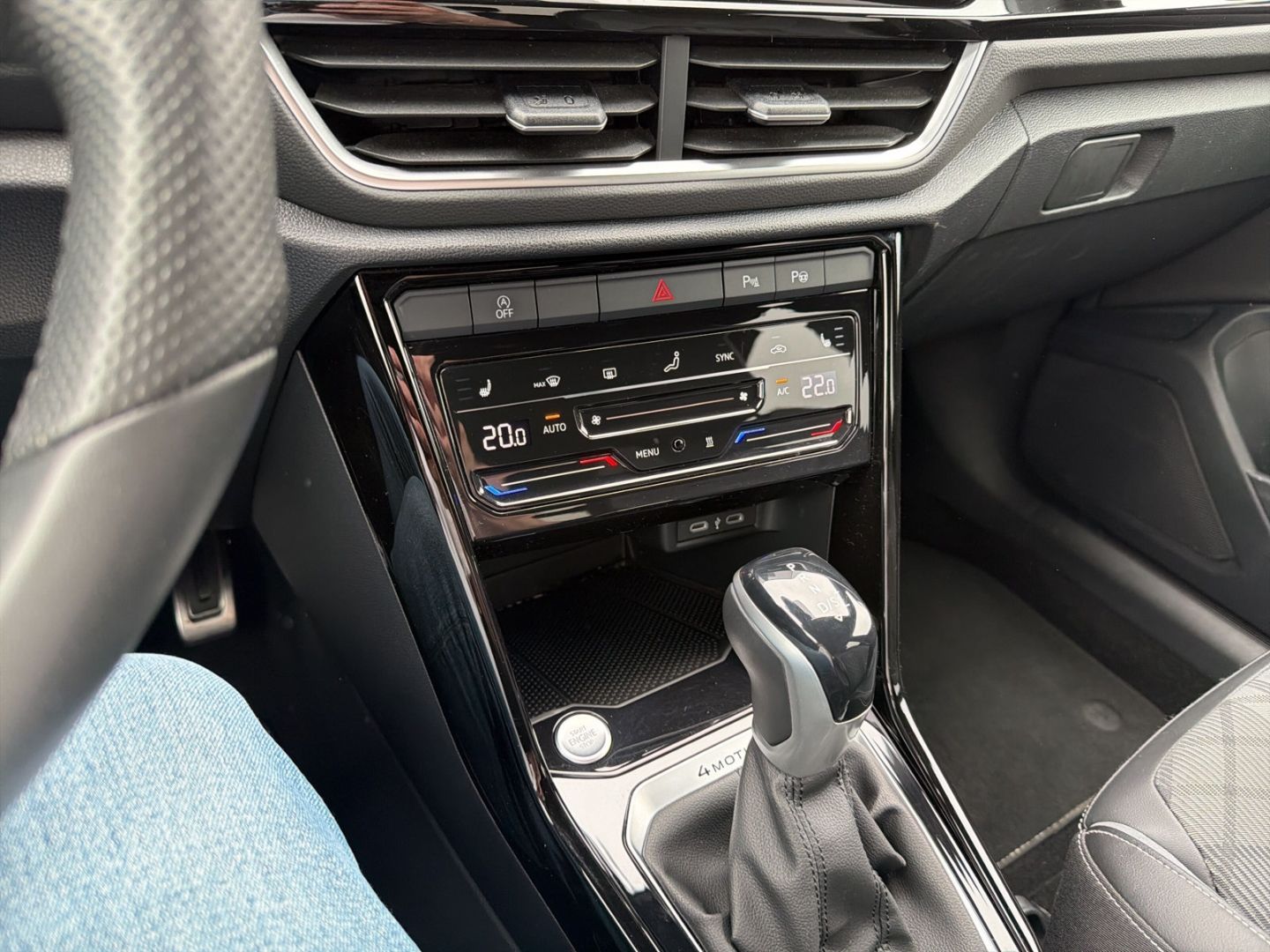 Fahrzeug 18 Fahrzeugabbildung Volkswagen T-Roc 2.0 TSI R-Line 4Motion Beats Matrix Clima