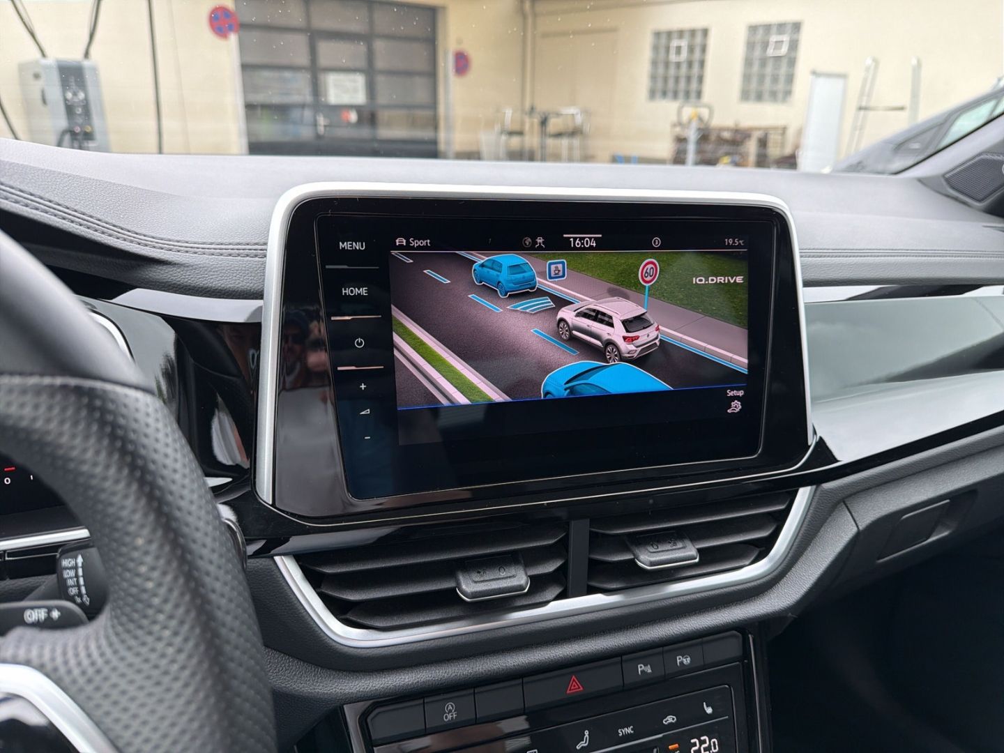Fahrzeug 19 Fahrzeugabbildung Volkswagen T-Roc 2.0 TSI R-Line 4Motion Beats Matrix Clima
