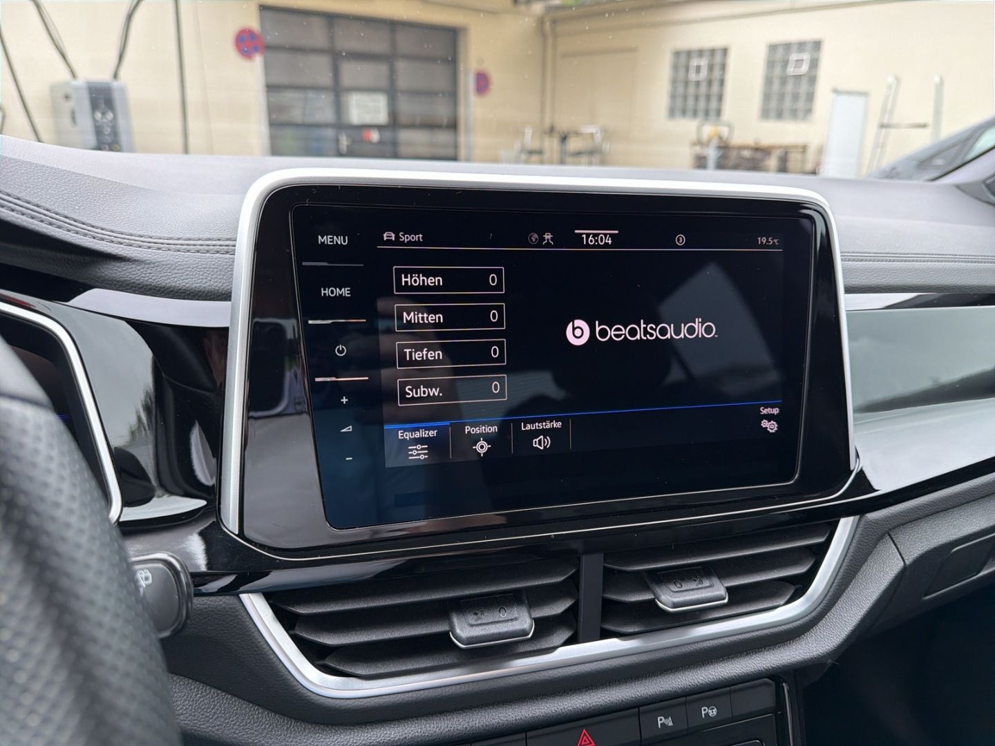 Fahrzeug 20 Fahrzeugabbildung Volkswagen T-Roc 2.0 TSI R-Line 4Motion Beats Matrix Clima