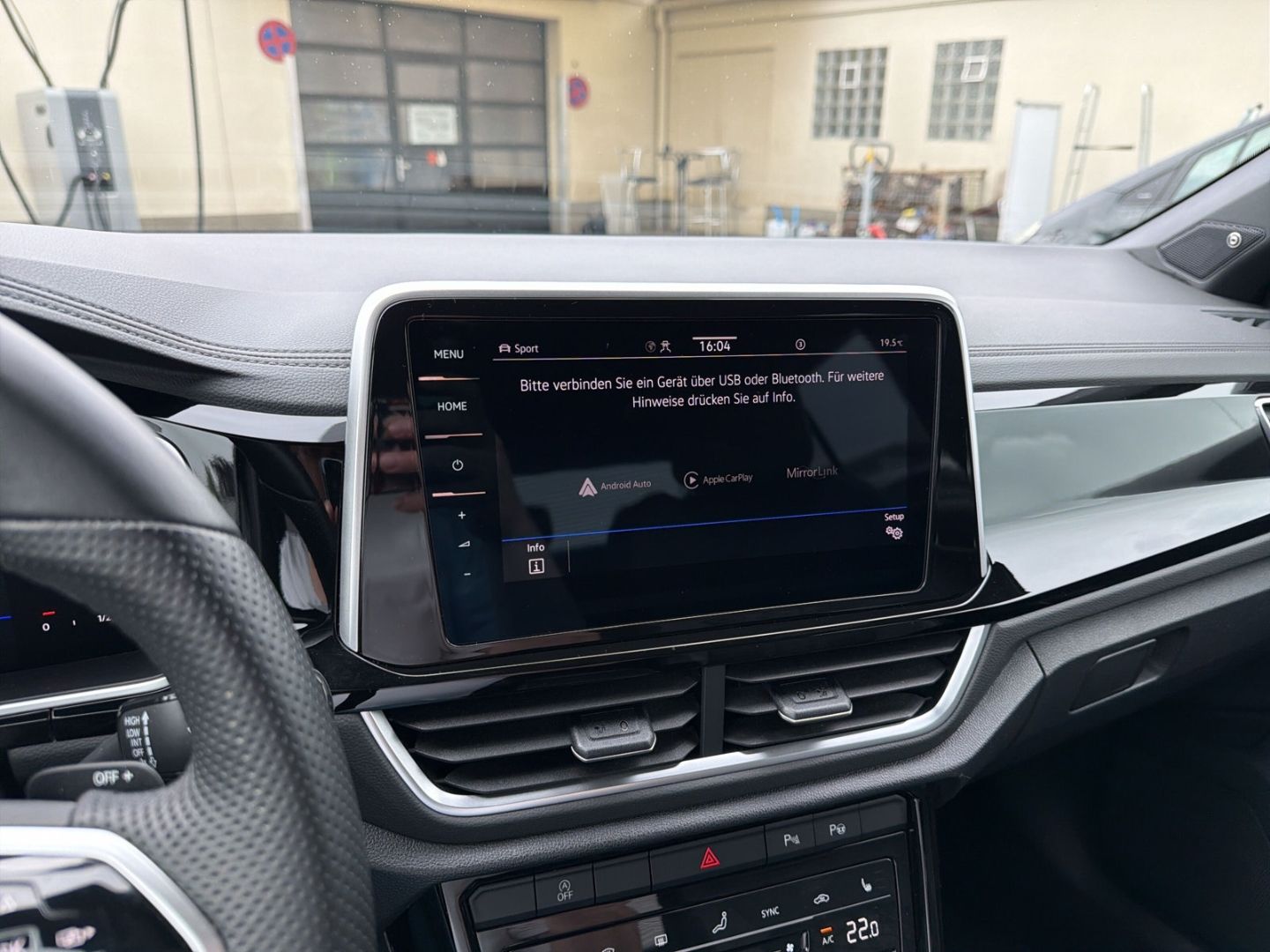 Fahrzeug 21 Fahrzeugabbildung Volkswagen T-Roc 2.0 TSI R-Line 4Motion Beats Matrix Clima