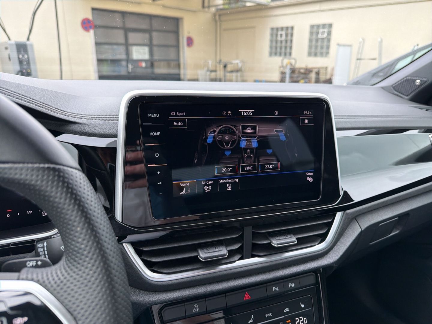 Fahrzeug 22 Fahrzeugabbildung Volkswagen T-Roc 2.0 TSI R-Line 4Motion Beats Matrix Clima