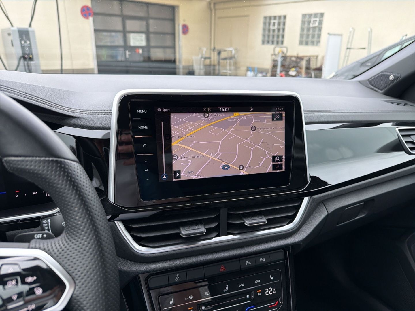 Fahrzeug 23 Fahrzeugabbildung Volkswagen T-Roc 2.0 TSI R-Line 4Motion Beats Matrix Clima