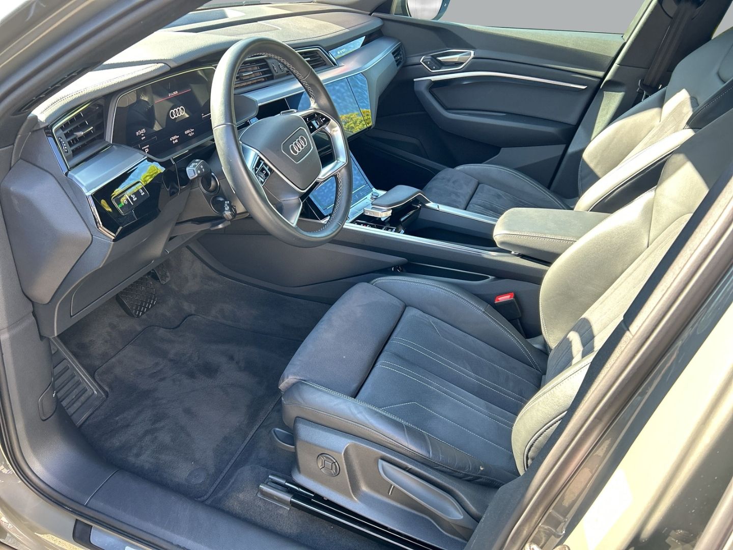 Fahrzeugabbildung Audi Q8 e-tron Sportback 50 LED Kamera Optik Paket Lu - mit KI generiert/bearbeitet