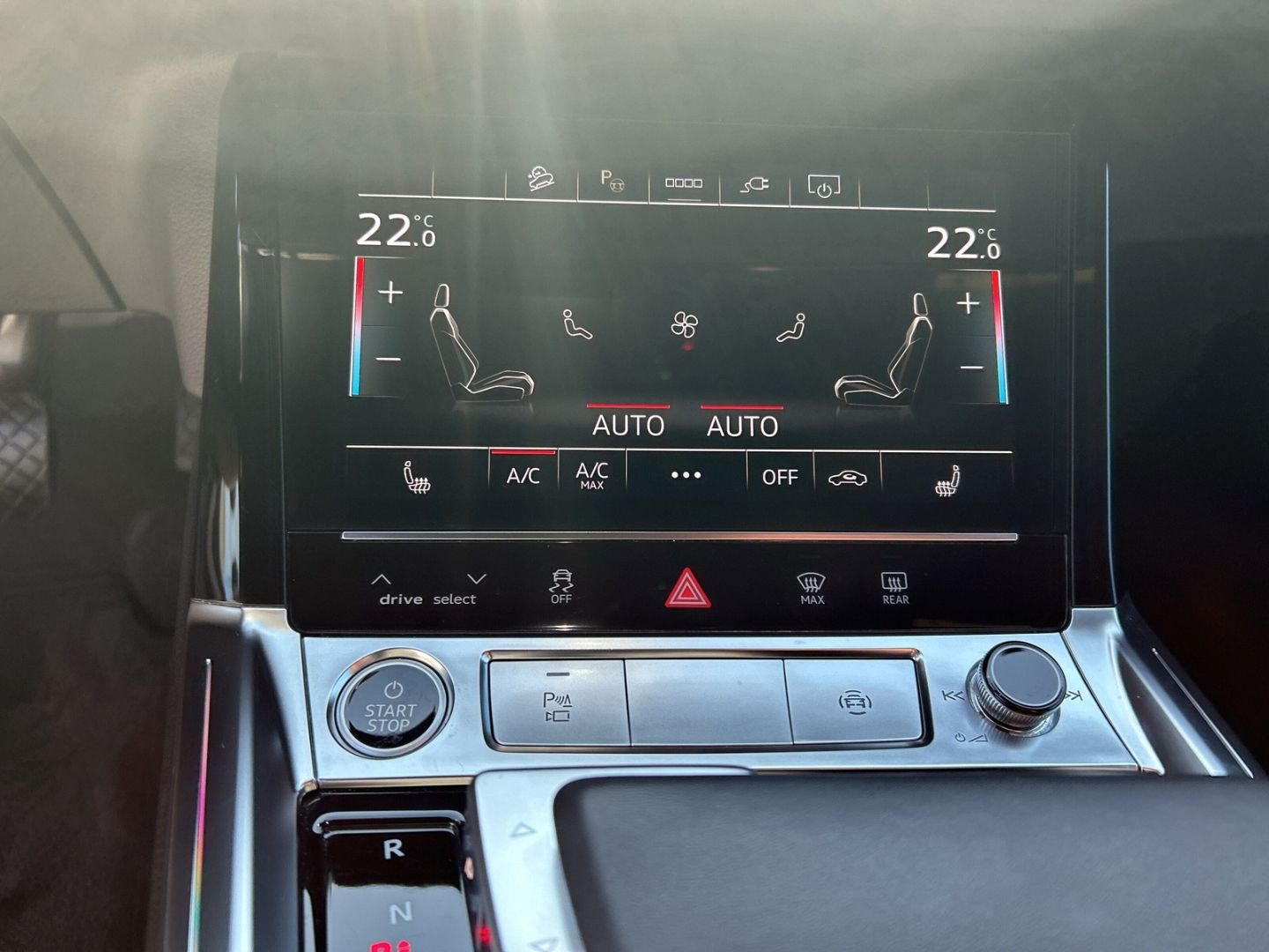 Fahrzeugabbildung Audi Q8 e-tron Sportback 50 LED Kamera Optik Paket Lu - mit KI generiert/bearbeitet
