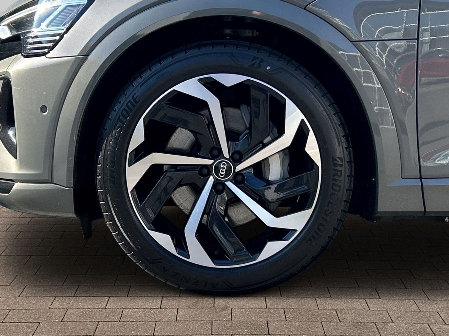 Fahrzeugabbildung Audi Q8 e-tron Sportback 50 LED Kamera Optik Paket Lu - mit KI generiert/bearbeitet