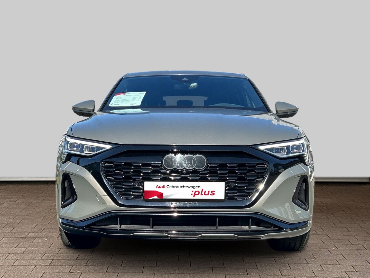 Fahrzeugabbildung Audi Q8 e-tron Sportback 50 LED Kamera Optik Paket Lu - mit KI generiert/bearbeitet