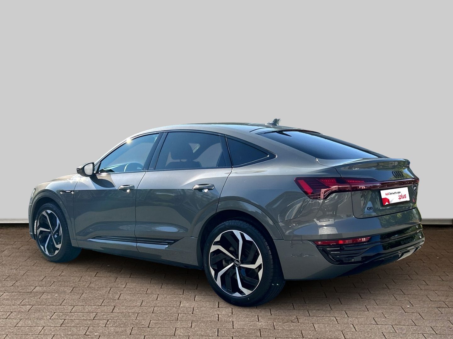 Fahrzeugabbildung Audi Q8 e-tron Sportback 50 LED Kamera Optik Paket Lu - mit KI generiert/bearbeitet