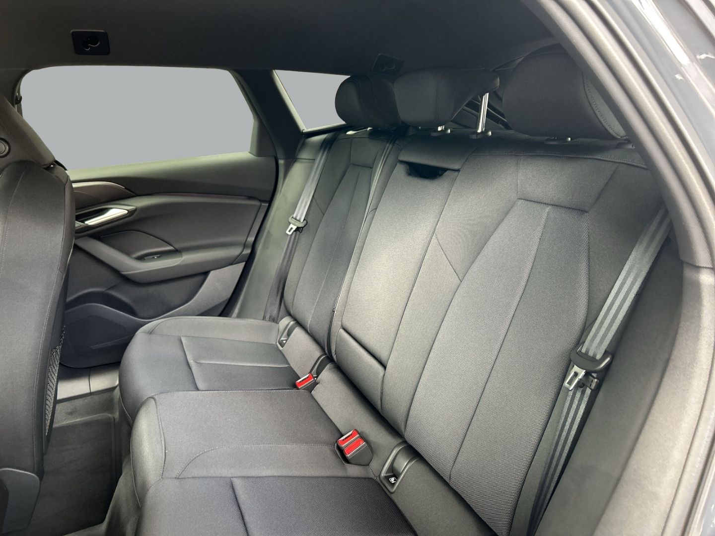 Fahrzeug 13 Fahrzeugabbildung Audi A6 e-tron AVANT 210 KW+LED+AHK+SHZ+HUD+TECH+CARP