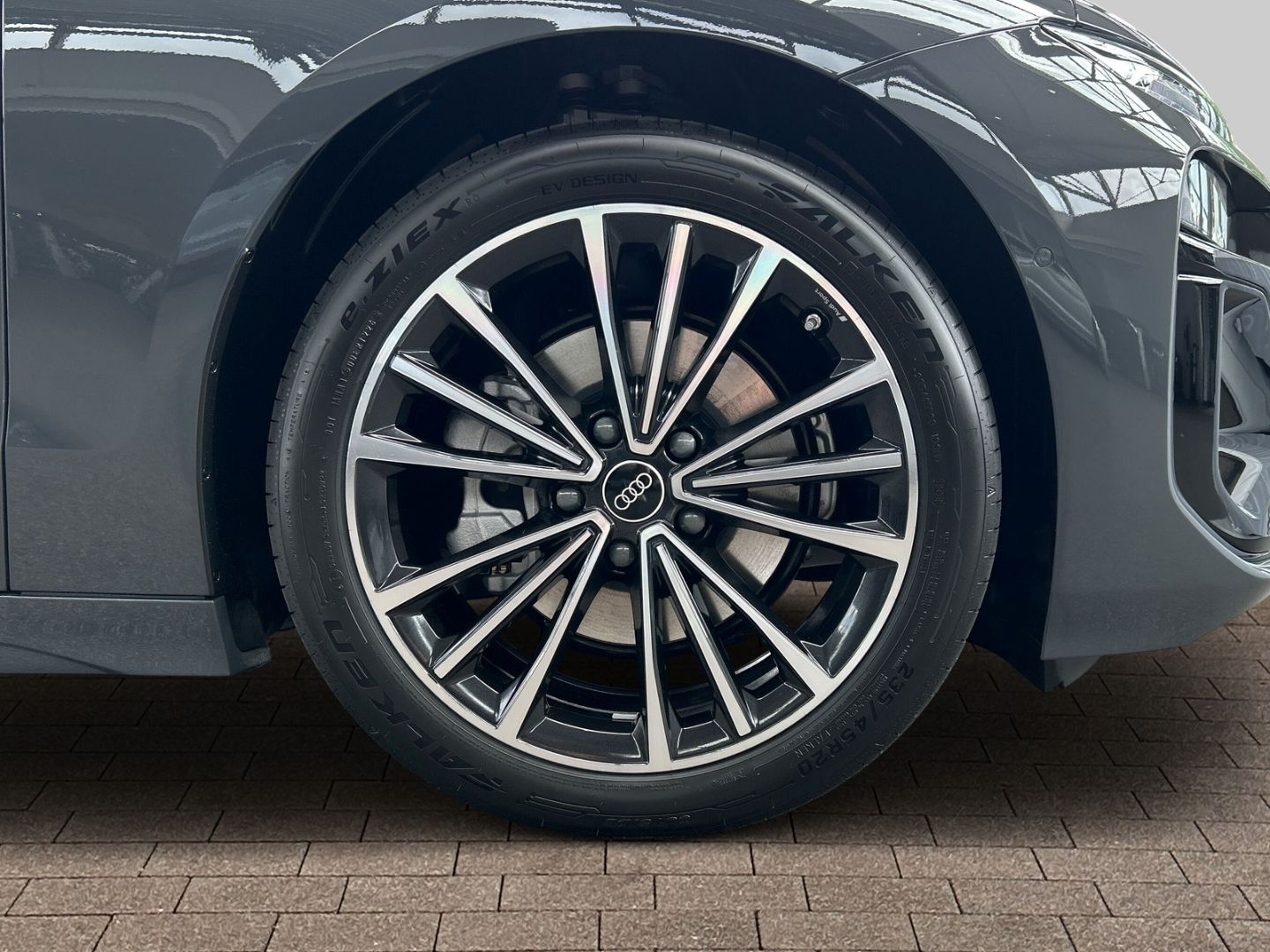 Fahrzeug 20 Fahrzeugabbildung Audi A6 e-tron AVANT 210 KW+LED+AHK+SHZ+HUD+TECH+CARP