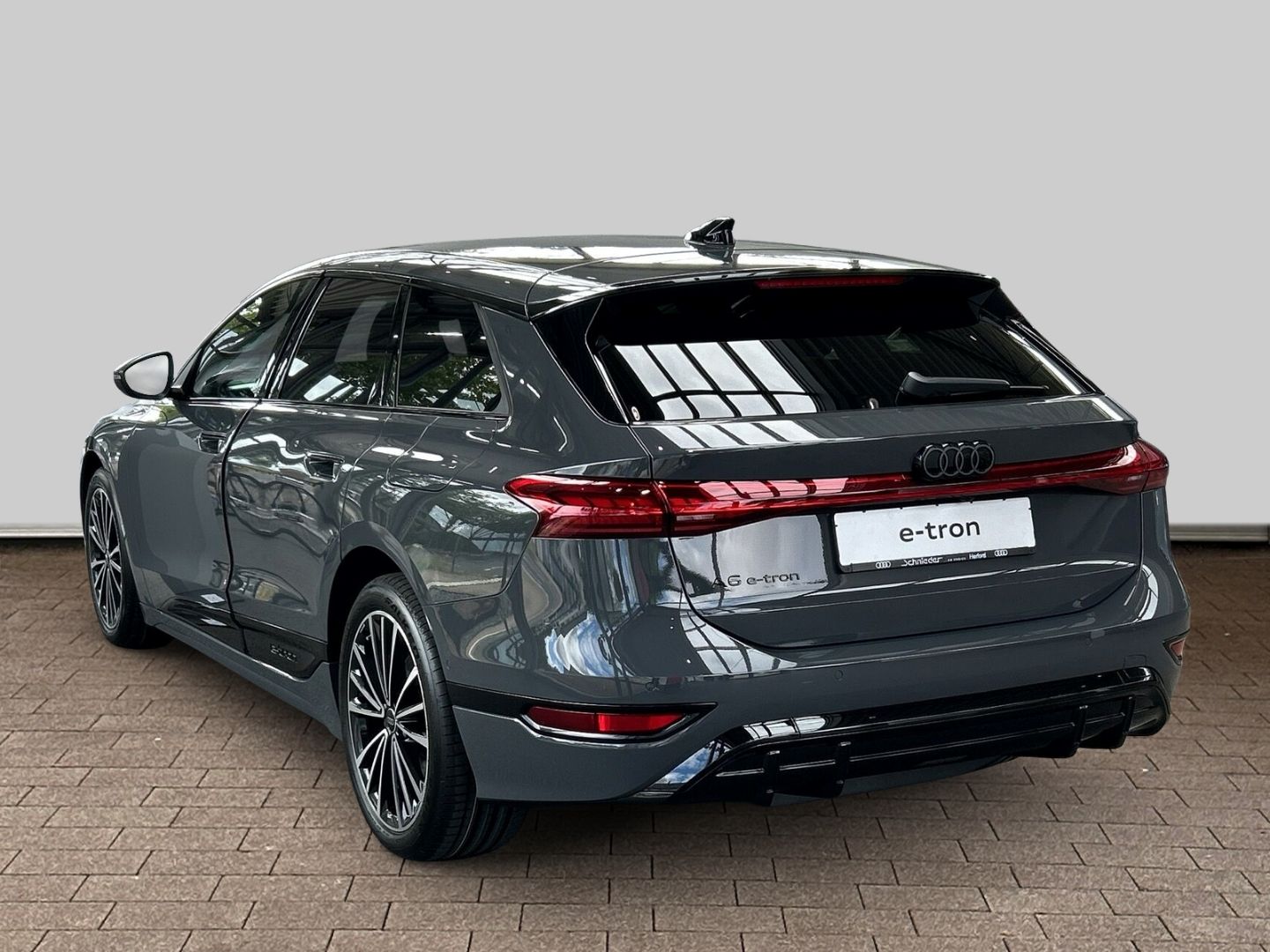 Fahrzeug 6 Fahrzeugabbildung Audi A6 e-tron AVANT 210 KW+LED+AHK+SHZ+HUD+TECH+CARP