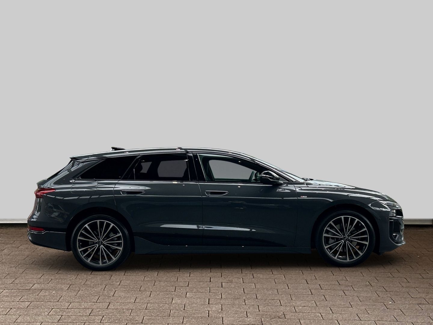 Fahrzeug 7 Fahrzeugabbildung Audi A6 e-tron AVANT 210 KW+LED+AHK+SHZ+HUD+TECH+CARP
