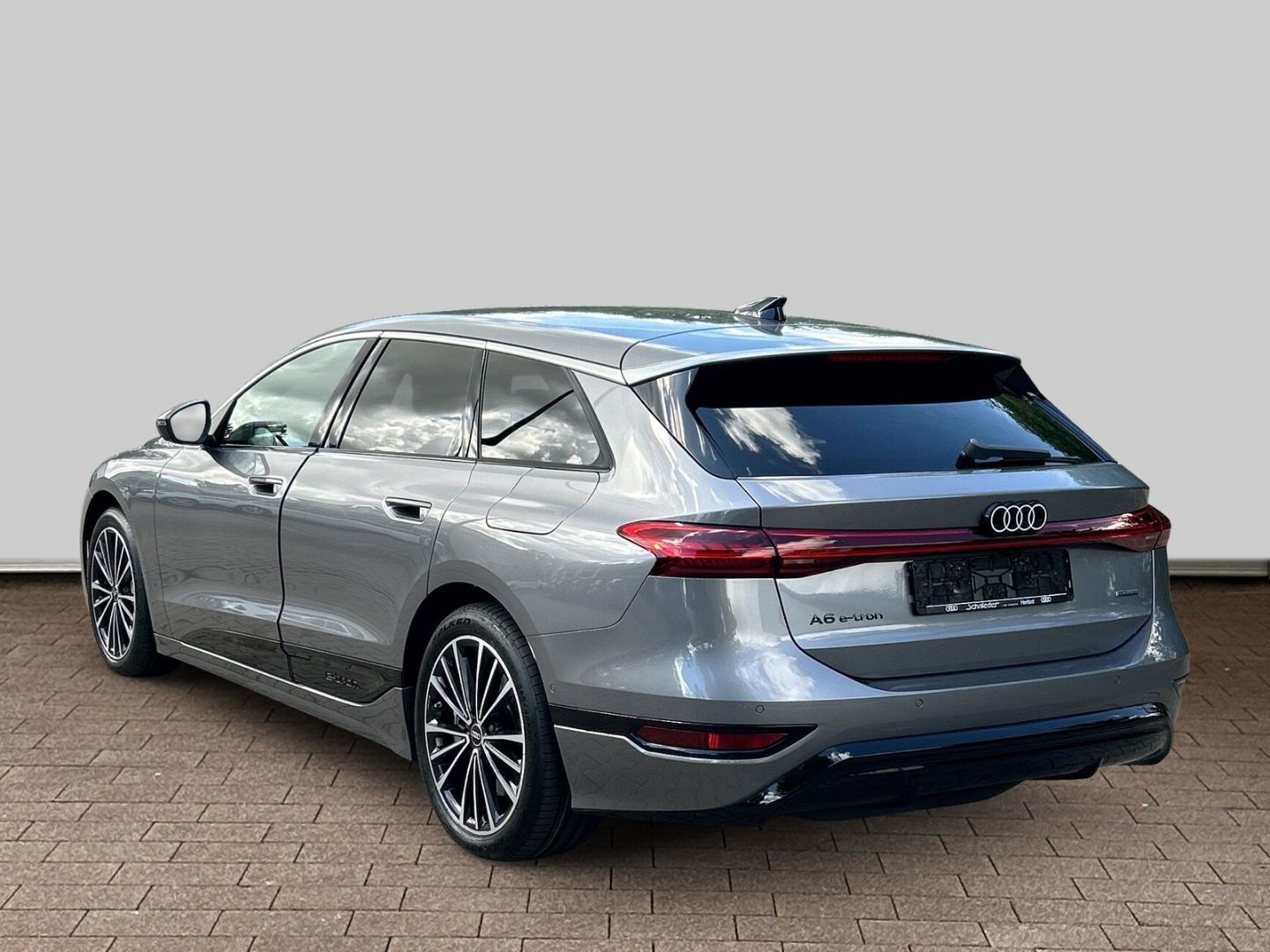 Fahrzeug 7 Fahrzeugabbildung Audi A6 e-tron AVANT QUATTRO+AHK+HUD+LUFT+LED+TECH PL
