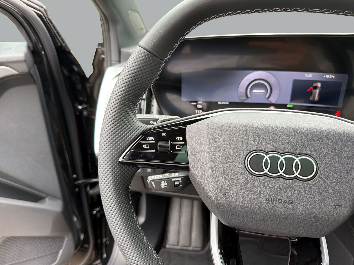 Fahrzeug 15 Fahrzeugabbildung Audi Q4 e-tron QUATTRO PER+250KW+AHK+LED+TECHPRO+PANO
